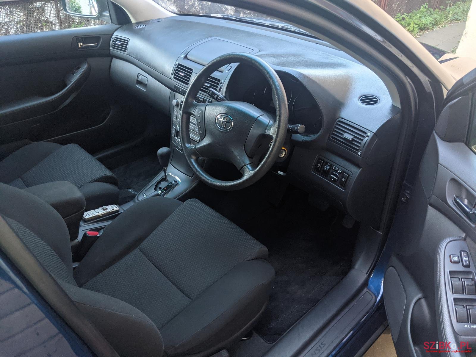 2006' Toyota Avensis photo #3