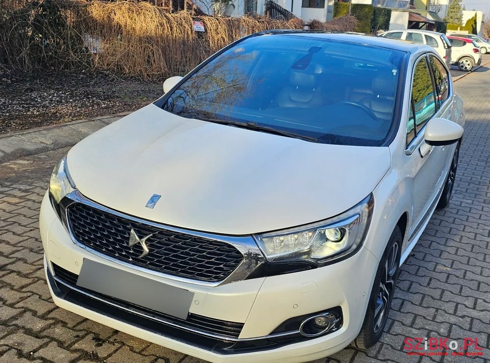 2017' DS Automobiles Ds4 photo #6