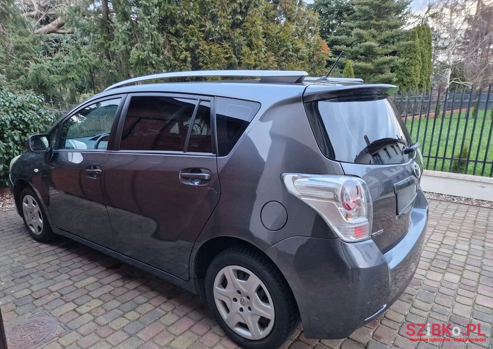 2011' Toyota Verso 1.6 photo #2