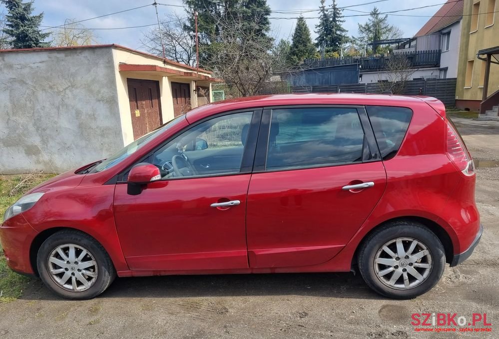 2010' Renault Scenic 1.9 Dci Alize Plus photo #6