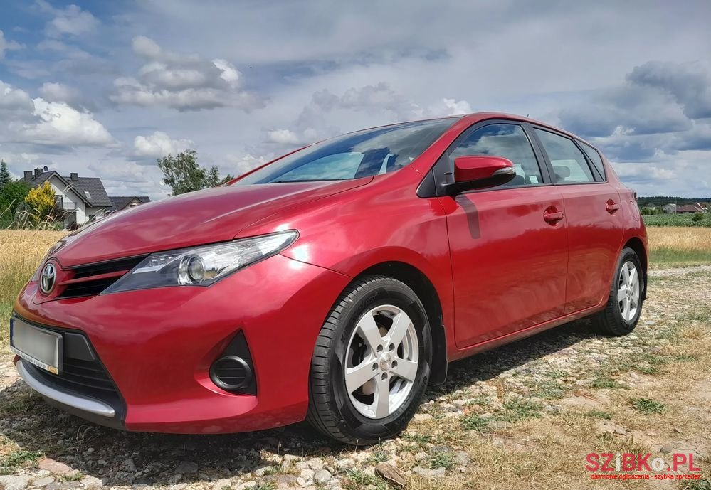 2014' Toyota Auris photo #1