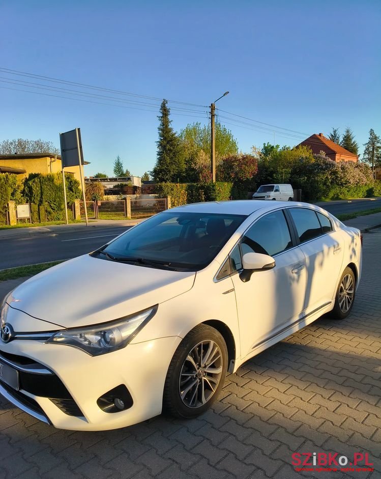 2017' Toyota Avensis photo #2