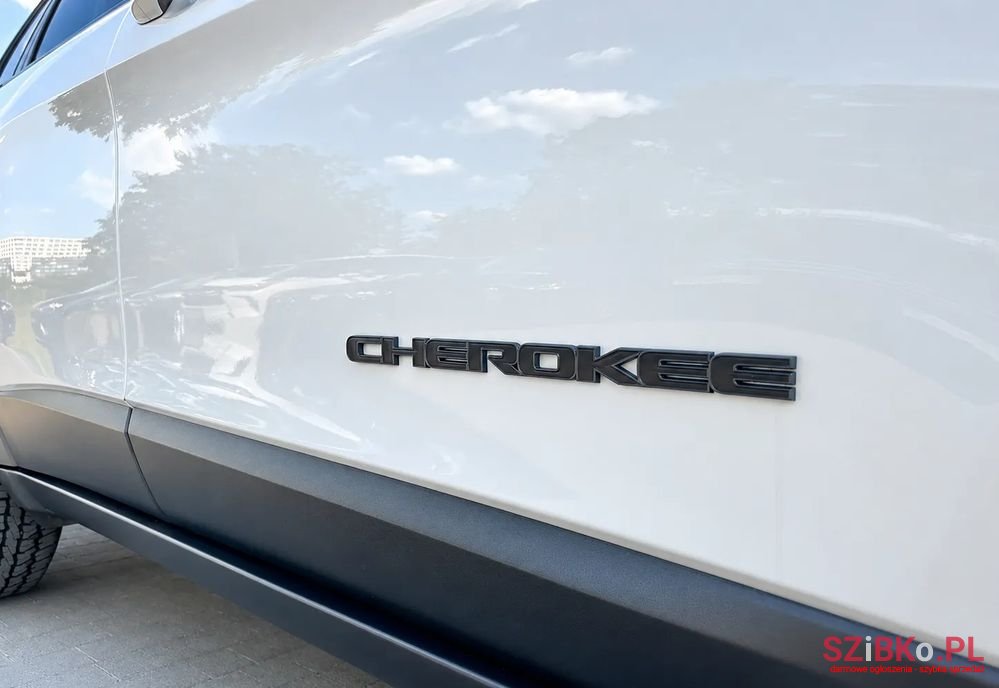 2019' Jeep Cherokee photo #5