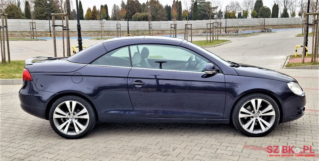 2008' Volkswagen Eos photo #6