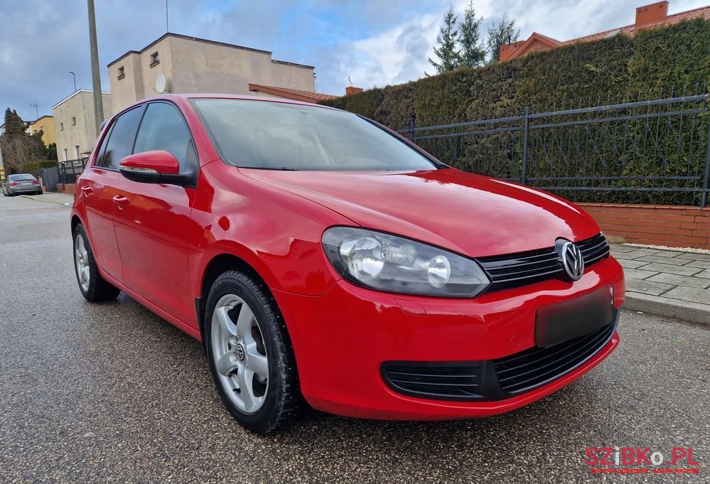 2010' Volkswagen Golf photo #2