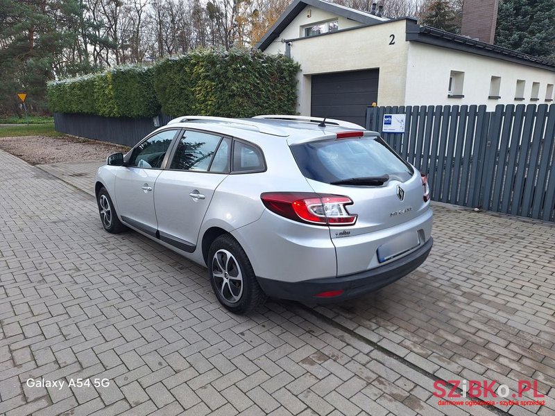 2010' Renault Megane photo #5