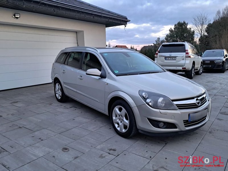 2009' Opel Astra 1.6 Caravan photo #5