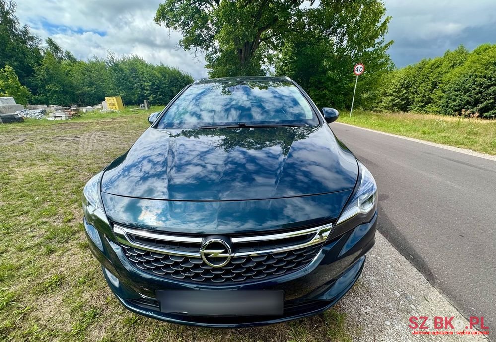 2016' Opel Astra photo #2