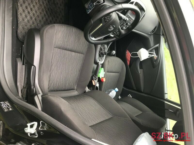 2015' Opel Astra photo #3