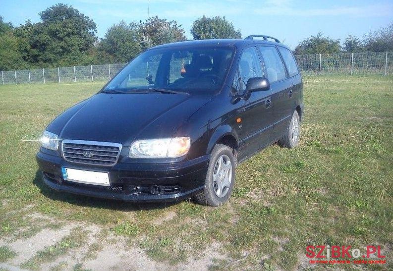 2002' Hyundai Trajet photo #1
