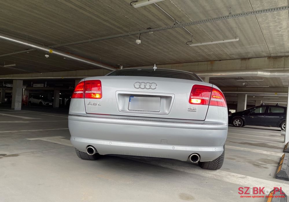 2004' Audi A8 4.2 L Quattro photo #3