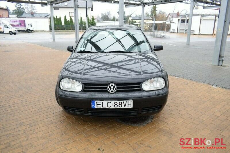 2002' Volkswagen Golf photo #6