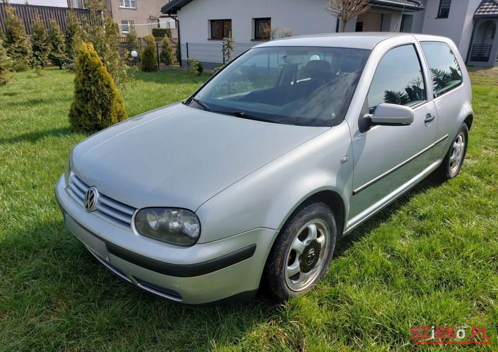 2001' Volkswagen Golf photo #6