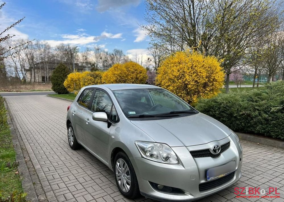 2007' Toyota Auris photo #1