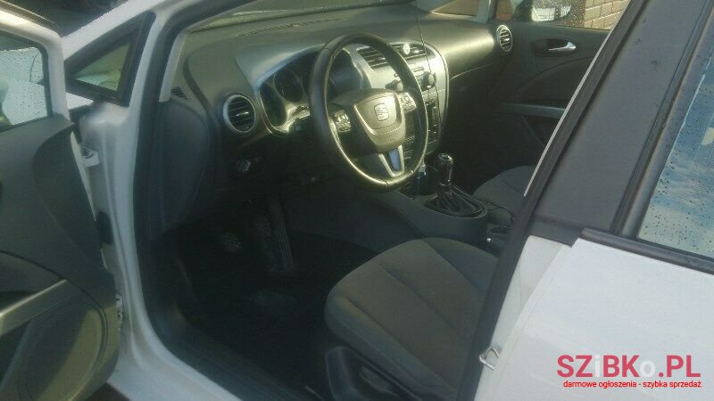 2010' SEAT Leon photo #3