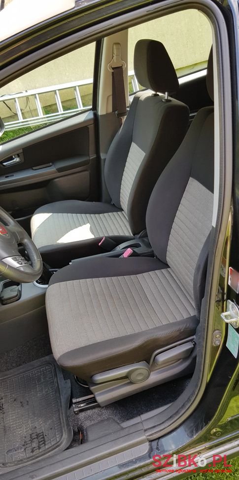 2011' Fiat Sedici photo #2