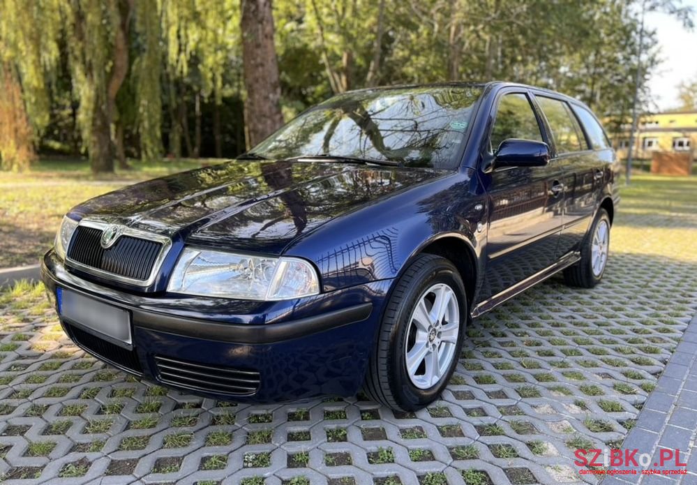 2002' Skoda Octavia 2.0 Ambiente photo #1