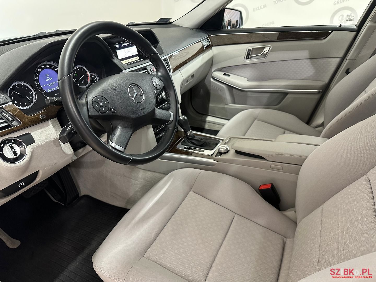 2010' Mercedes-Benz E-Class photo #3