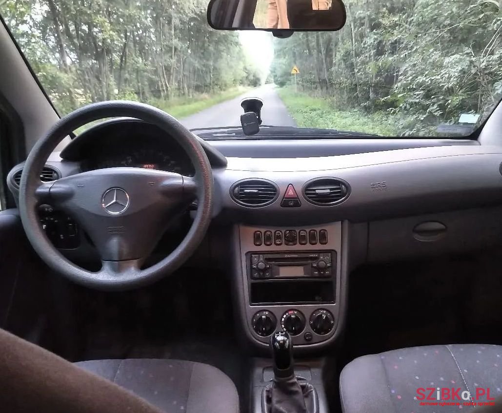 2002' Mercedes-Benz A-Class photo #4