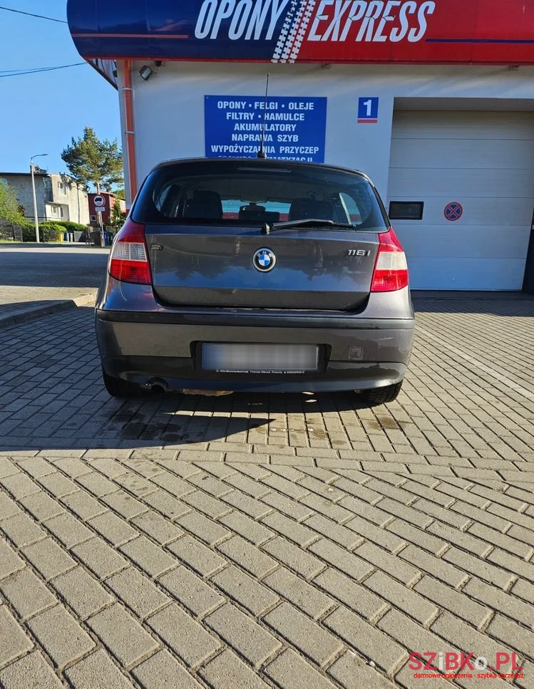 2005' BMW 1 Series 116I photo #6