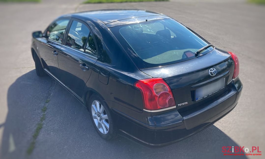 2004' Toyota Avensis photo #3