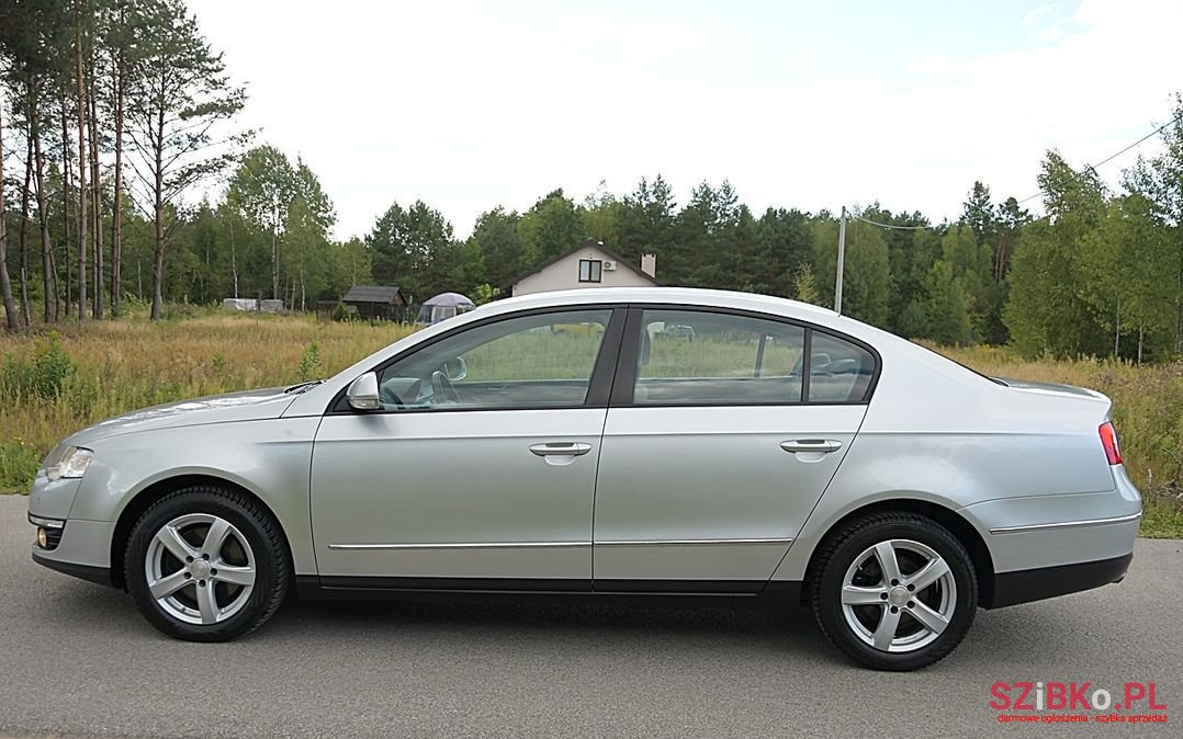 2005' Volkswagen Passat photo #2