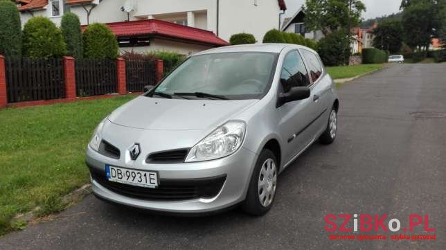 2005' Renault Clio photo #1