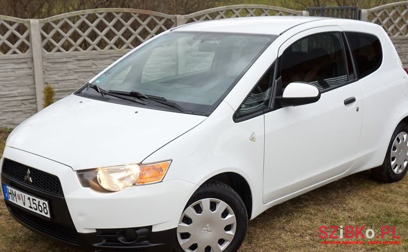 2009' Mitsubishi Colt photo #1