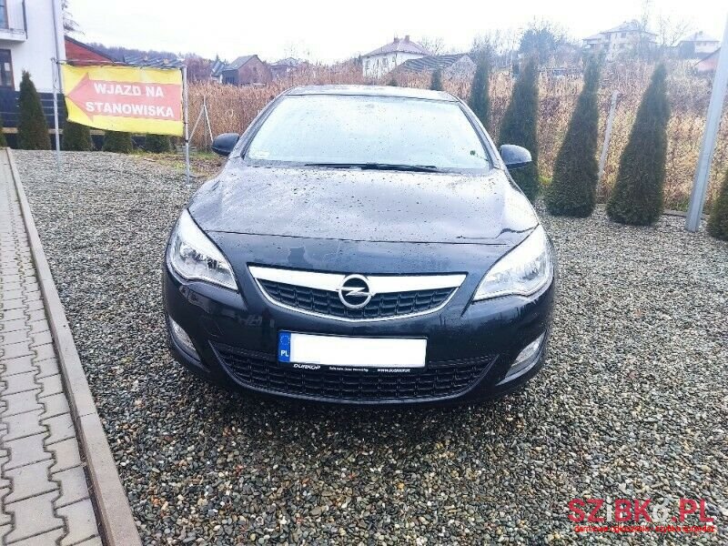 2011' Opel Astra photo #4