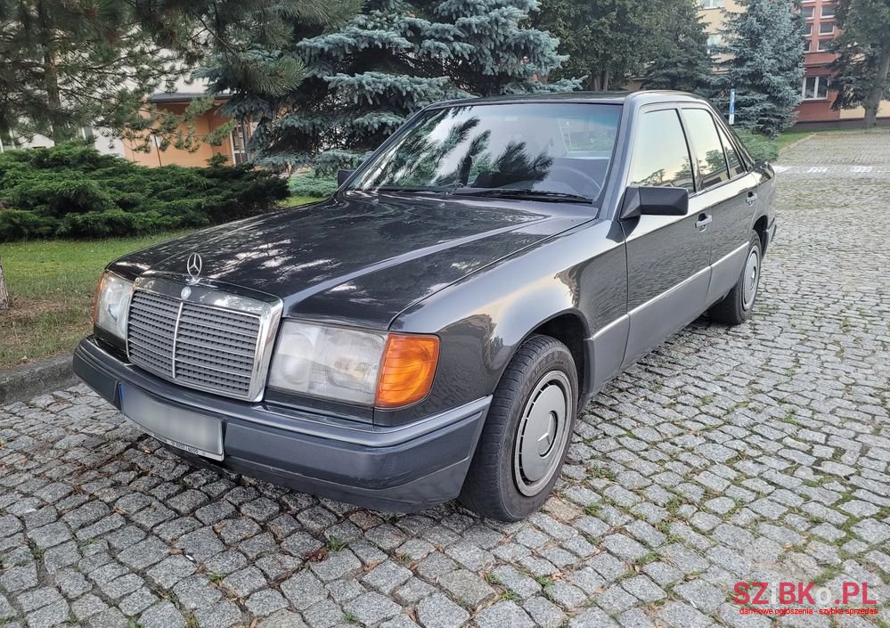 1989' Mercedes-Benz W124 photo #2