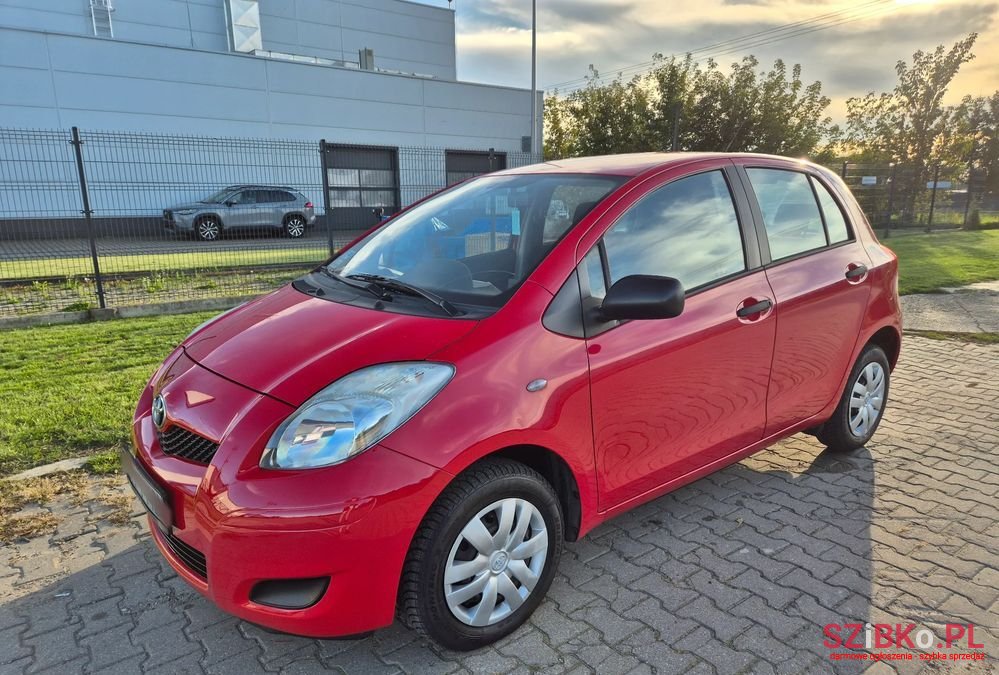 2010' Toyota Yaris 1.0 Luna Eu5 photo #1