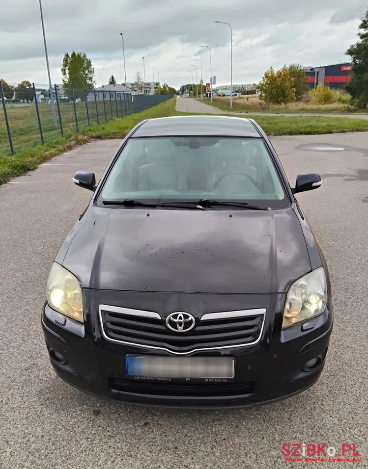 2008' Toyota Avensis photo #2