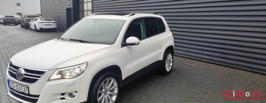 2008' Volkswagen Tiguan photo #2