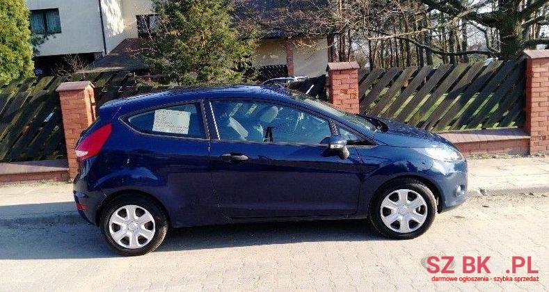 2010' Ford Fiesta photo #2
