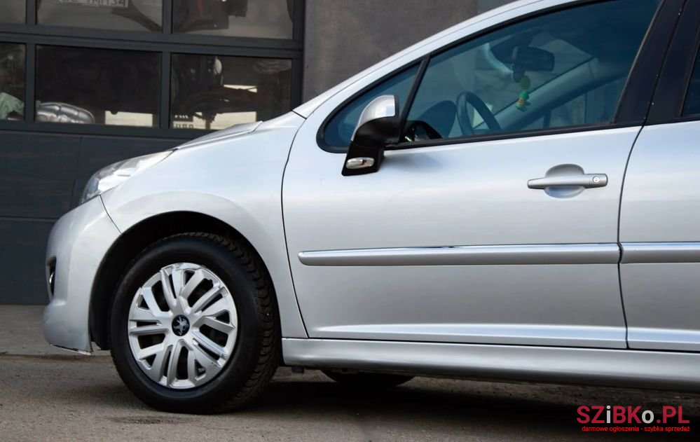 2011' Peugeot 207 1.6 Active photo #3