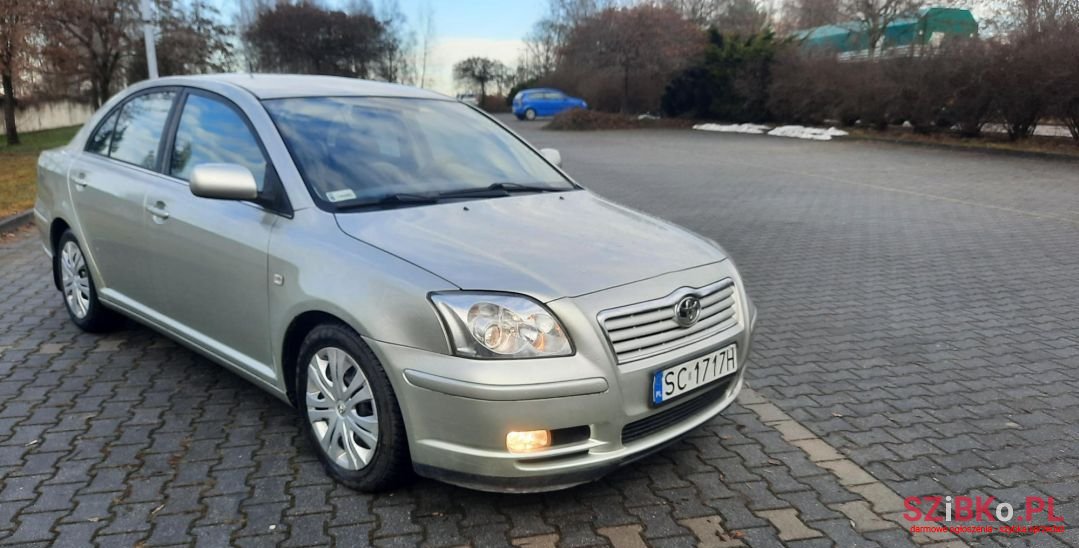 2004' Toyota Avensis photo #1