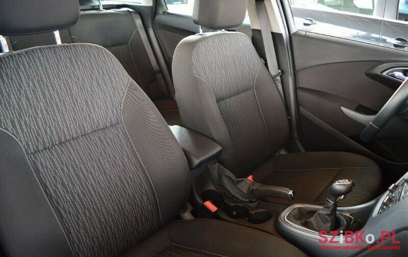 2013' Opel Astra photo #6