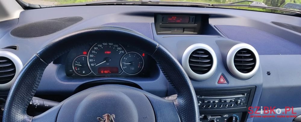 2006' Peugeot 1007 1.4 Trendy photo #6