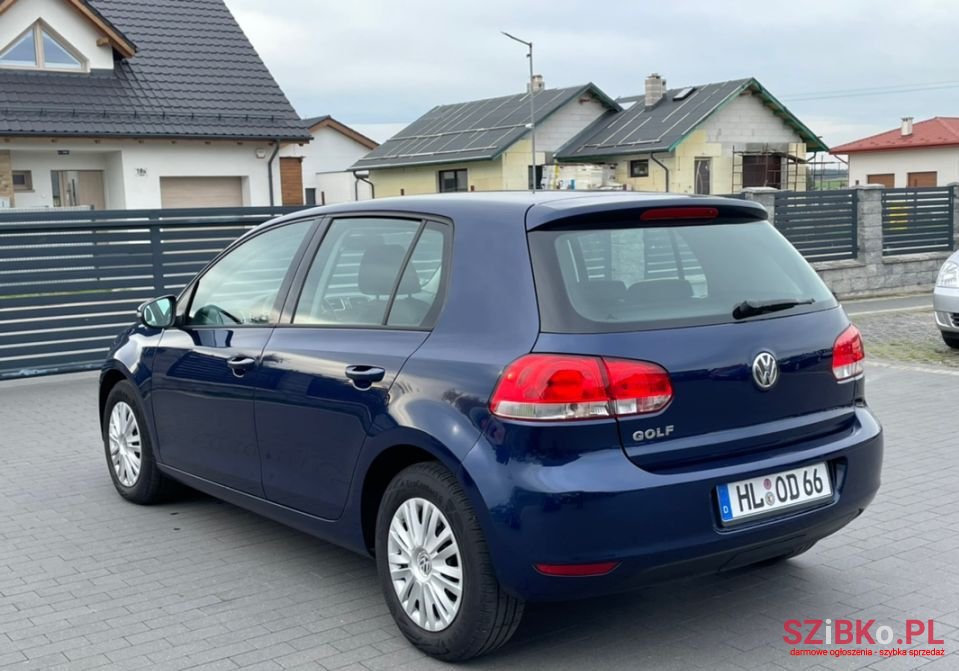 2011' Volkswagen Golf photo #4