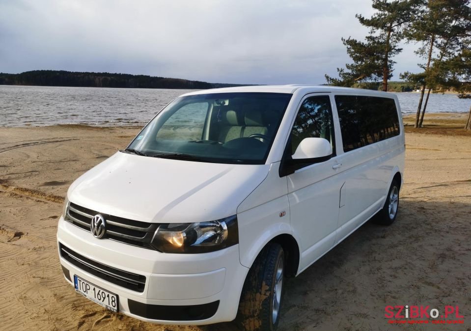 2011' Volkswagen Transporter photo #2