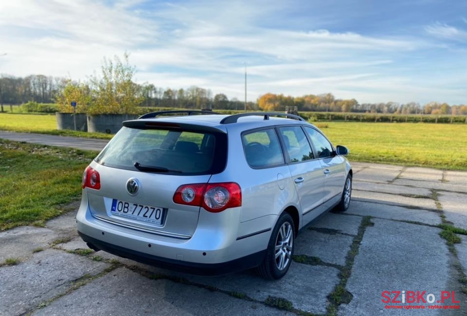 2008' Volkswagen Passat photo #5