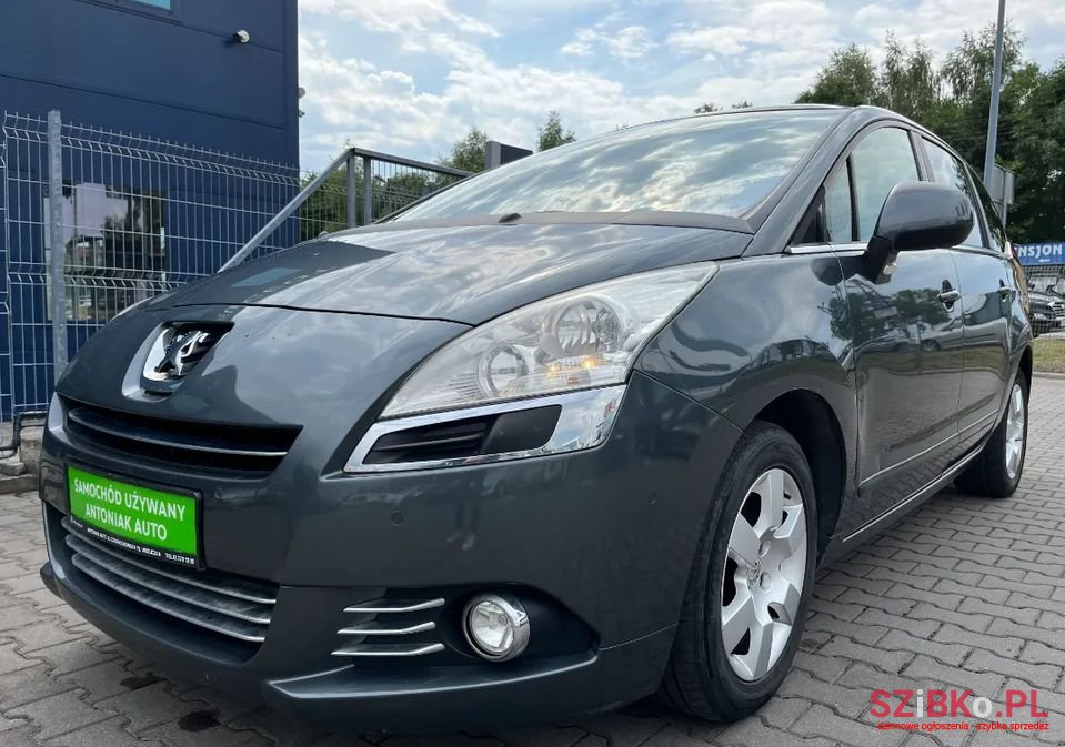 2009' Peugeot 5008 photo #2