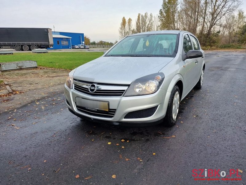 2009' Opel Astra 1.4 Edition photo #2