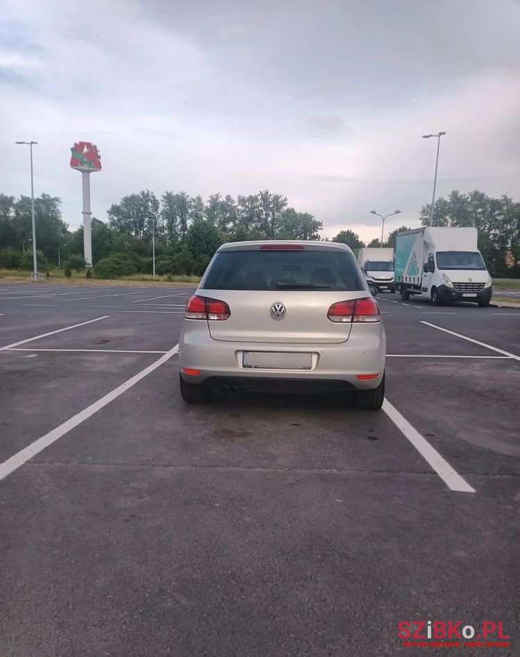 2009' Volkswagen Golf photo #5