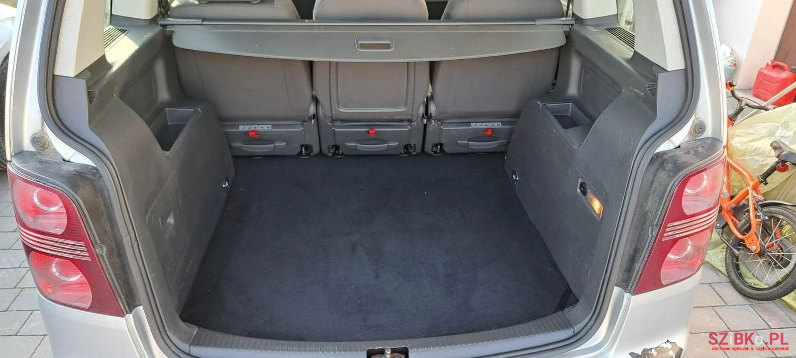 2008' Volkswagen Touran photo #6