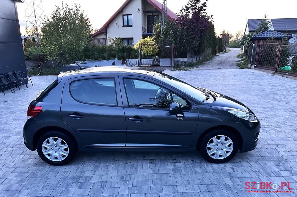 2009' Peugeot 207 1.4 Trendy photo #6