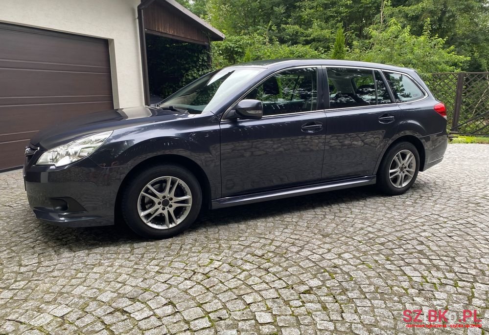 2010' Subaru Legacy 2.0I Trend photo #2