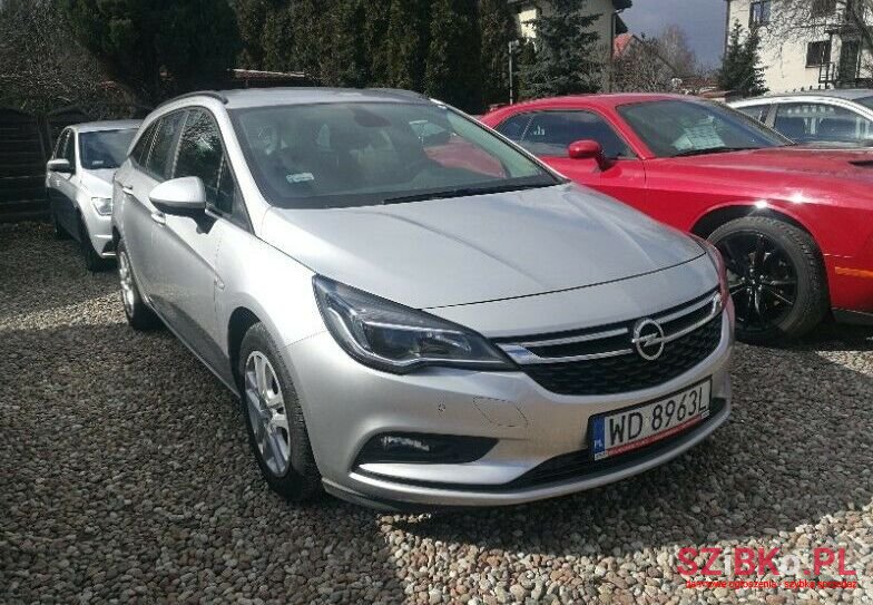 2016' Opel Astra photo #1