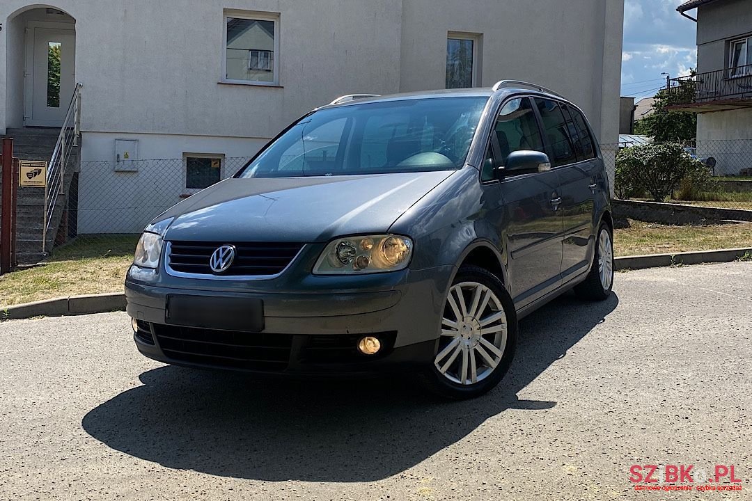 2006' Volkswagen Touran photo #2