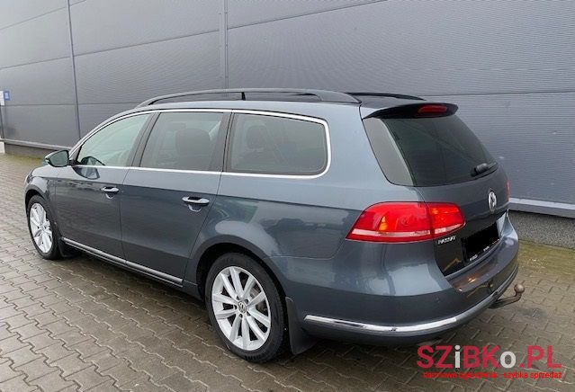 2011' Volkswagen Passat photo #3